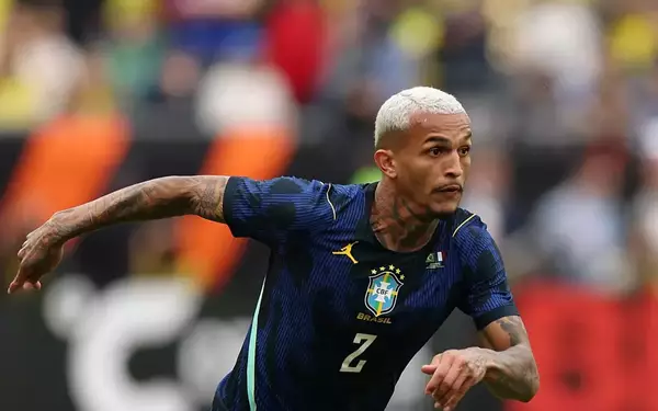 Chelsea mira Wesley, mas Roma não aceita negociar o lateral de 58 milhões
