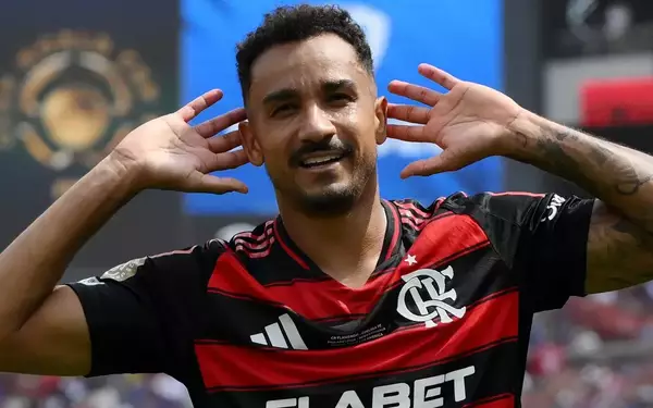 Danilo não decide futuro e Flamengo aguarda resposta sobre renovação