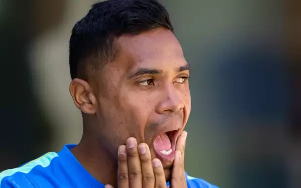 Alex Sandro deve ficar no banco e Douglas Santos deve ser titular no Brasil