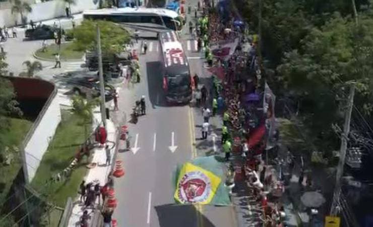 Ex-Flamengo conta como é jogar em filial do Manchester City na Índia
