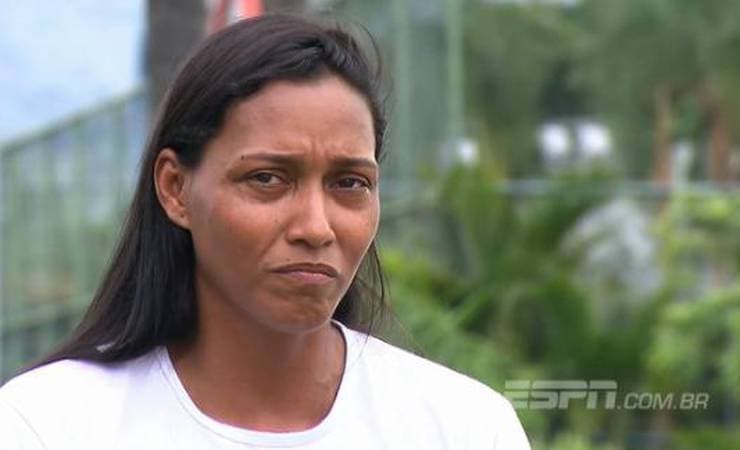 Torcedores do Flamengo colocam camisas com nomes dos Garotos do Ninho no Ministério Público, Maracanã e outros pontos do Rio