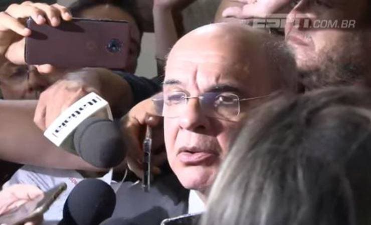 Flamengo: Familiares de vítimas da tragédia do Ninho do Urubu são barrados na porta do CT