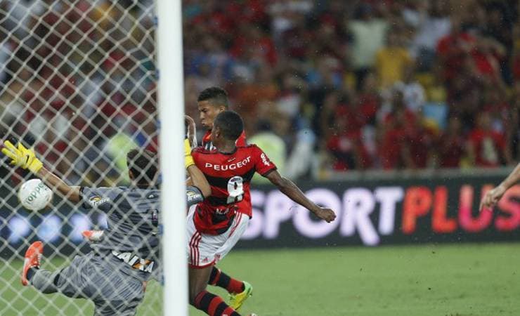 Herói do tÃtulo carioca, Márcio Araújo renova com o Flamengo por mais uma temporada