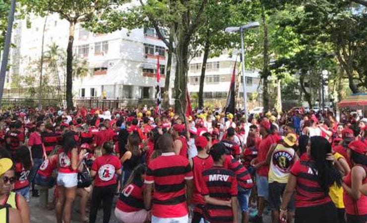 Por causa das chuvas, torcidas do Flamengo adiam protesto na Gávea