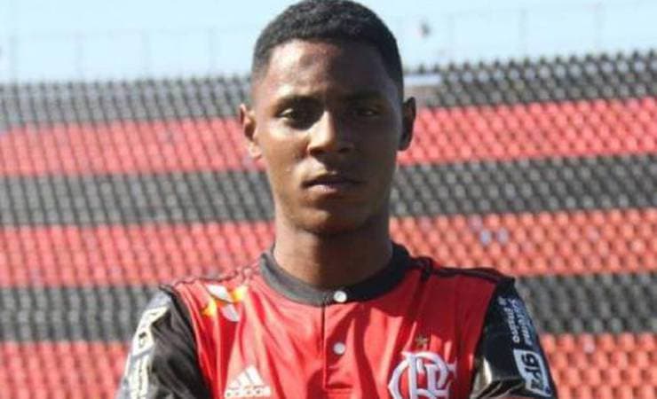 Sobrevivente de incêndio no Ninho do Urubu inicia treino em campo