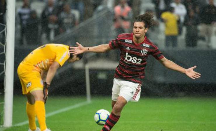 Willian Arão renova com o Flamengo: 'Quero continuar escrevendo a minha história'