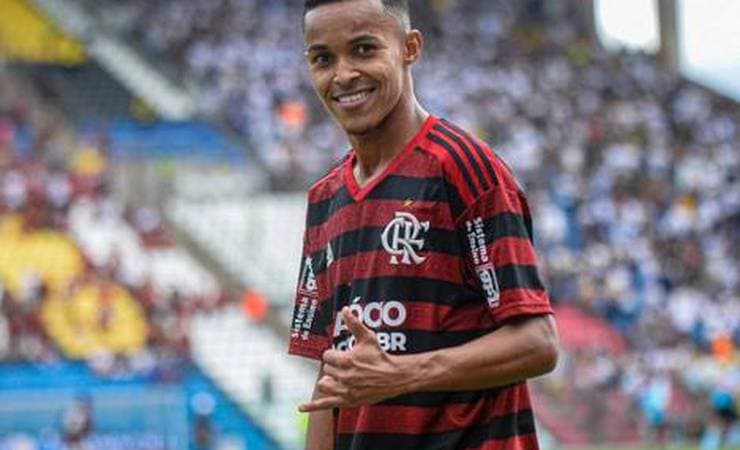 Lázaro passa por cirurgia e deve voltar a treinar no fim de janeiro