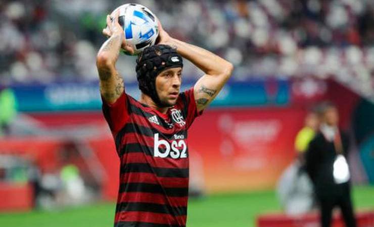 Estafe de Rafinha inicia conversas com o Flamengo por 'valorização'