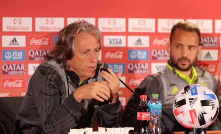'É importante o Mister continuar com a gente, esperamos muito isso', diz Everton Ribeiro