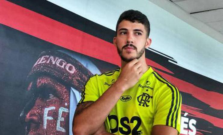 Depois de ser incentivado por Gabigol para acertar o Fla, Gustavo Henrique torce pela permanência do camisa 9