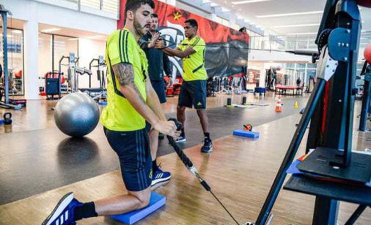 Pedro Rocha e Gustavo Henrique realizam trabalhos físicos no Ninho