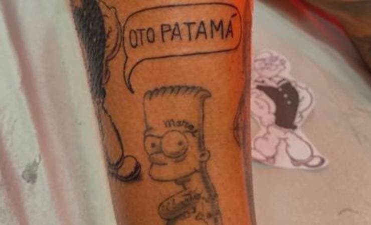Gabigol inova e faz tatuagem com a frase 'Oto Patamá'