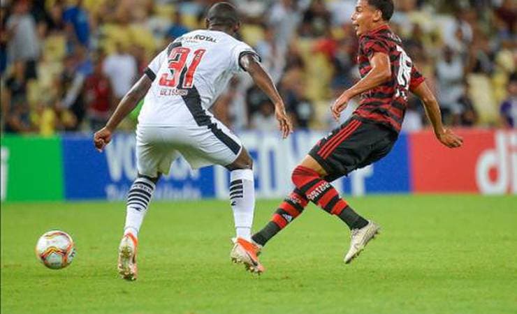 De rival de Falcão no futsal à estreia no Flamengo: Richard é elogiado e 'apresentado' por Mauricinho