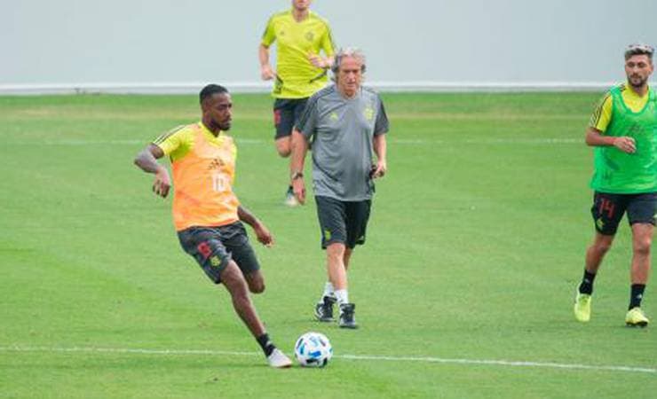 À espera de Gabigol e sem outros quatro do Mundial, grupo principal do Flamengo retorna