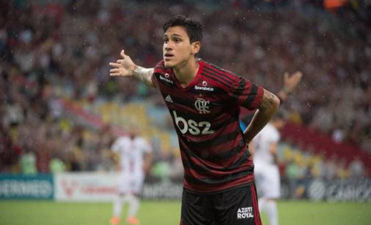 Pedro revela emoção em estreia pelo Flamengo: 'Sonho de criança'
