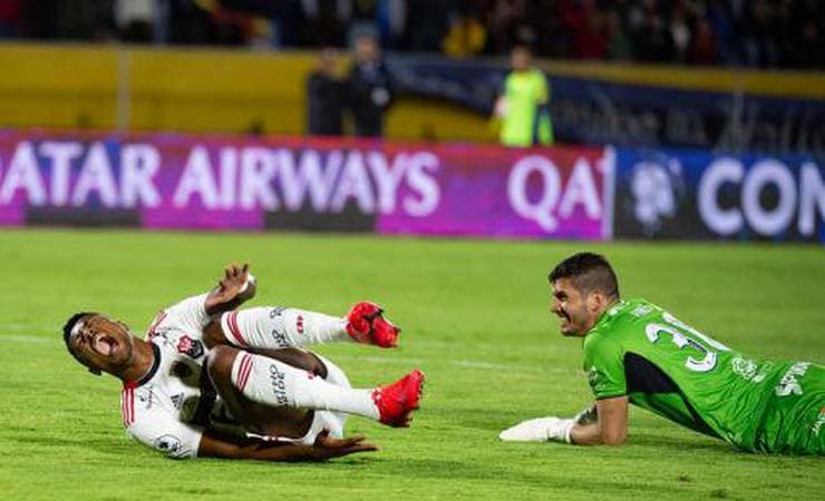 Com dores, Bruno Henrique realiza novos exames, e lesão é constatada