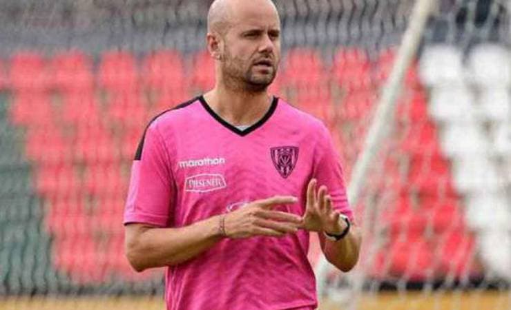 Técnico do Independiente del Valle ressalta ter jogado 'de igual pra igual' com 'o segundo melhor do mundo'