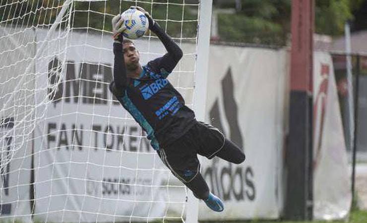 Fã de Ederson, superação e mais: conheça Kauã, goleiro que ganha espaço com saídas no Flamengo