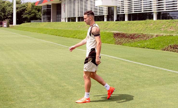 Léo Ortiz segue lesionado e Jardim diz que não há data de retorno