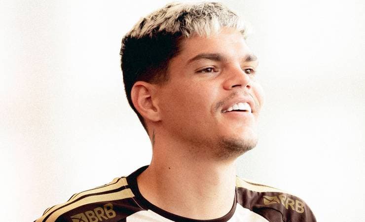 Ayrton Lucas reafirma foco no Flamengo e destaca honra de ser capitão