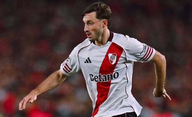Flamengo resiste e River afasta Matías Viña do elenco principal do clube