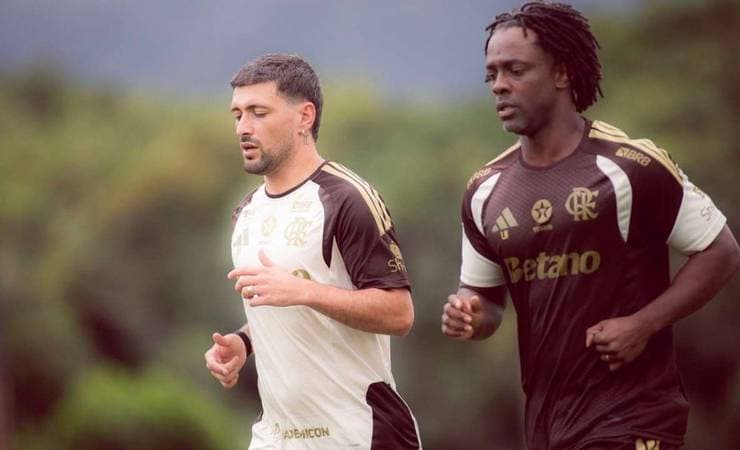 Flamengo recebe Arrascaeta, De La Cruz e Varela após a Copa do Mundo