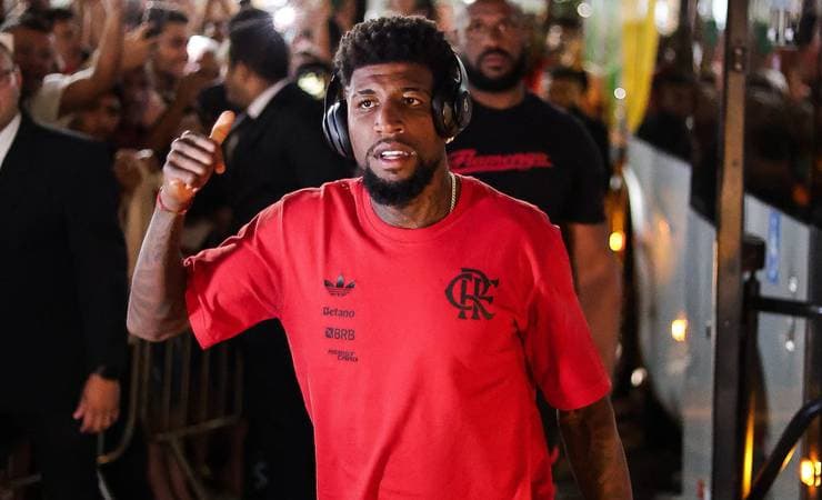 Emerson Royal reafirma permanência no Flamengo após proposta do Aston Villa