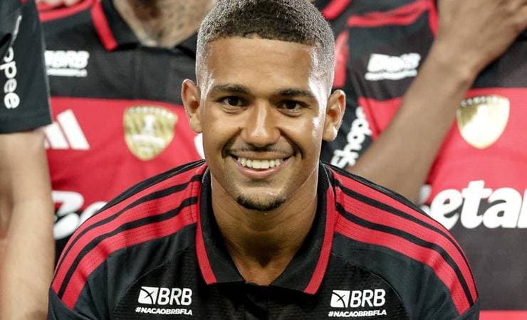 Samuel Lino brilha na intertemporada do Flamengo em Portugal e decide