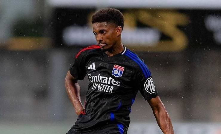 Abner nega contato do Flamengo e mantém foco no Lyon