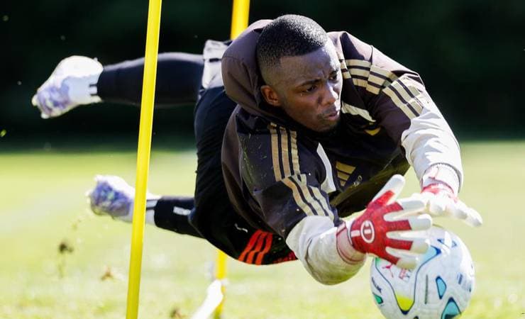 Andrew diz que aperfeiçoa passe direcionado no trabalho com a comissão do Flamengo