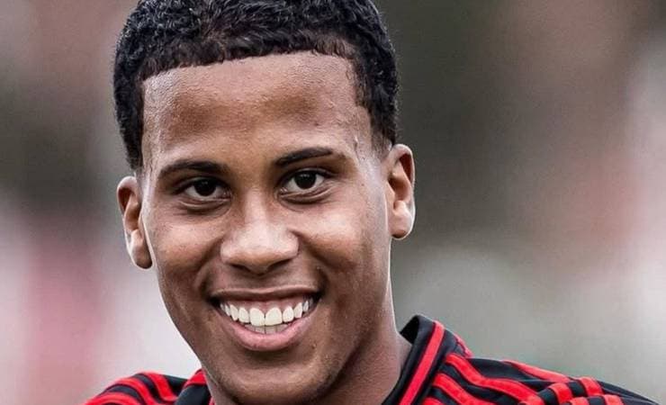 Flamengo acerta saída de Alan Santos para o Benfica e mantém 50%