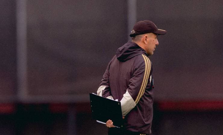Vitão está fora e Flamengo reavalia elenco para duelo com o Mirassol