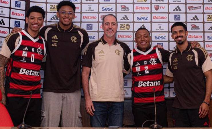 Flamengo apresenta Demétrius Ferracciú e reforços Yago e Didi Louzada