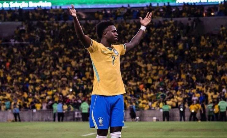 Vinicius Júnior decide contra a Escócia, marca dois e leva o Brasil ao mata-mata