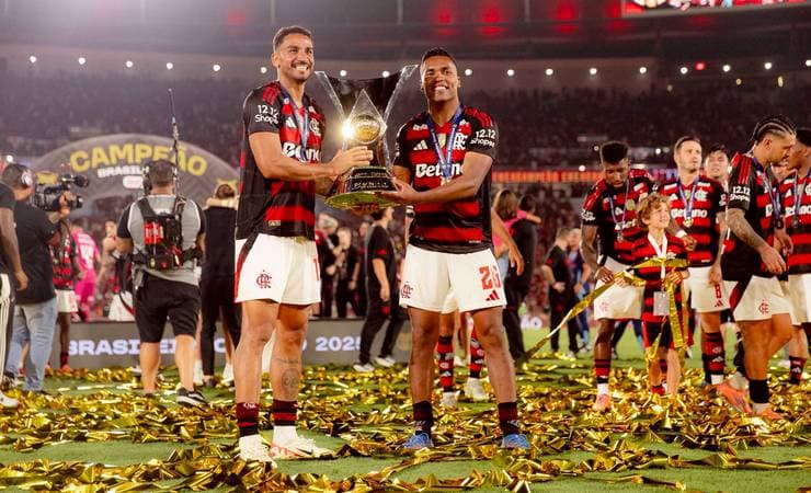 Danilo e Alex Sandro, do Flamengo, desejam voltar ao FC Porto
