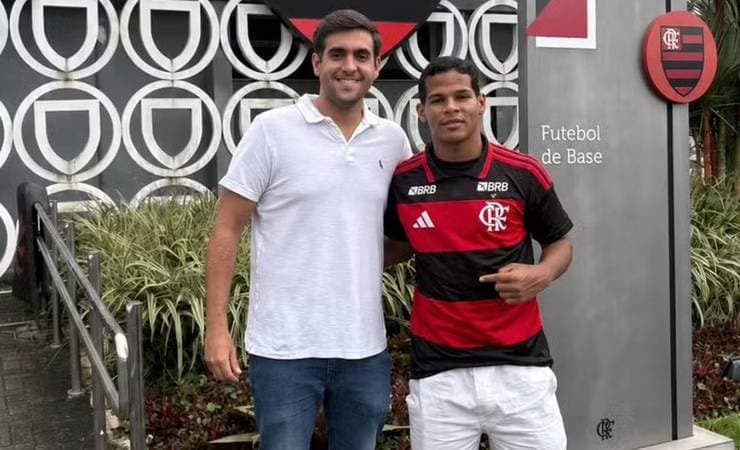 Flamengo assina contrato de formação com Pedro Serra, de 16 anos