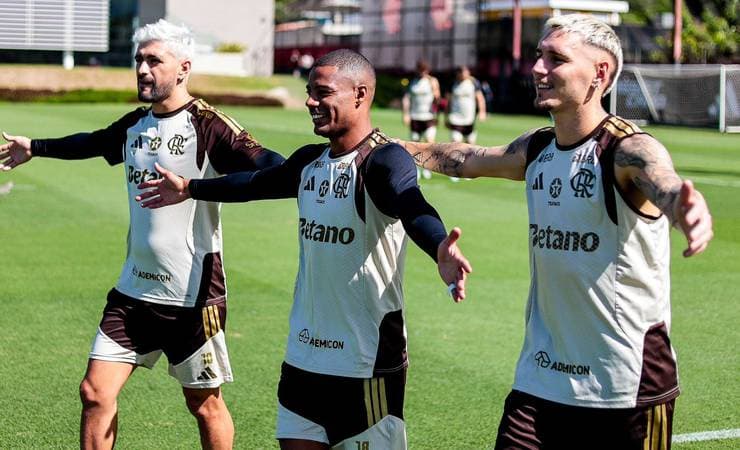 Flamengo dá férias a De Arrascaeta, De La Cruz e Varela após a Copa