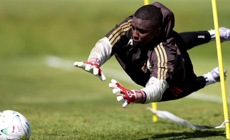 Andrew relembra estreia no Benfica enquanto o Flamengo treina no Algarve