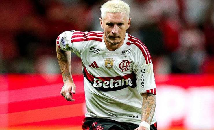 Varela aponta evolução no estilo e diz que Flamengo terá 15 dias para ajustar