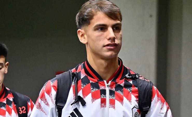 Joaquín Freitas chega ao Rio para concluir transferência ao Flamengo