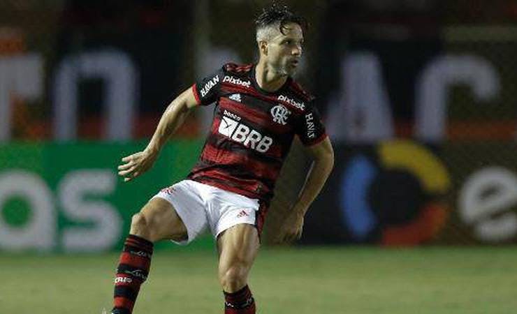 Diego volta ao centro das atenções no Flamengo em clima de fim de ciclo