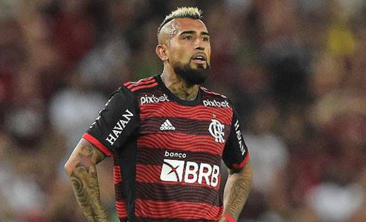 De olho na Libertadores, Vidal se credencia a ser titular no Flamengo