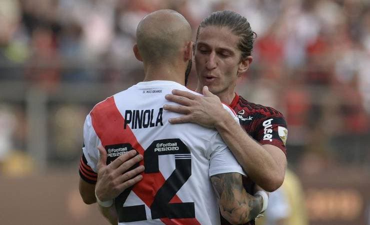 Perguntas sobre final contra Flamengo irritam, diz zagueiro do River Plate