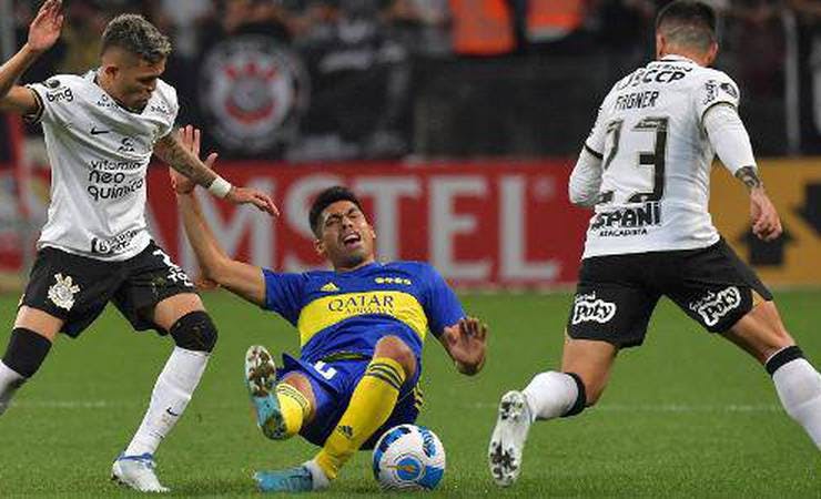 Boca bate Corinthians e Flamengo vence Católica: os palpites dos colunistas