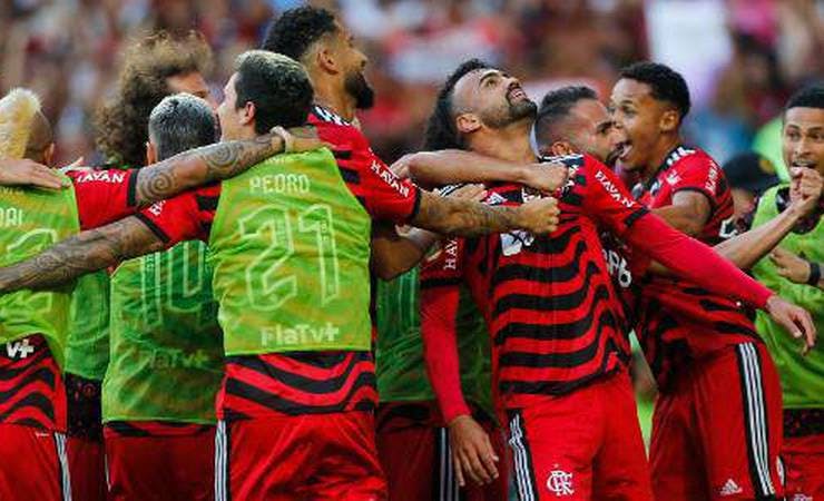 Bastidores do Flamengo têm Arrascaeta cinegrafista e Gabigol 'carioca'
