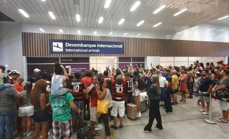 Flamengo muda programação e desembarca no saguão para atender torcida