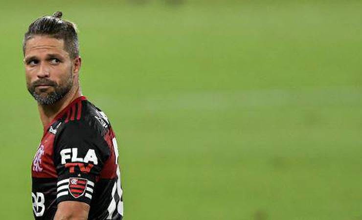Facincani critica titularidade de Diego no Flamengo: 'época dele já passou'