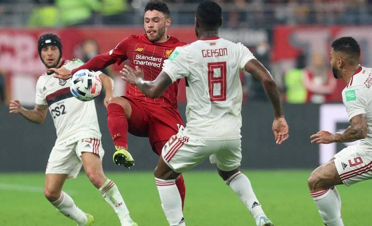 Lesionado contra o Fla, meia desfalca Liverpool nos últimos jogos do ano