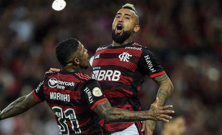 Com um de Vidal, Flamengo faz 4 gols no 1º tempo e atropela o Atlético-GO