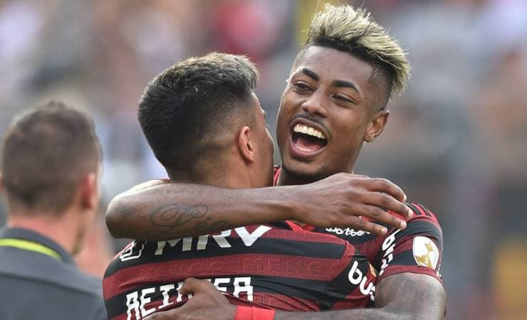 Flamengo e Bruno Henrique assinam renovação de contrato